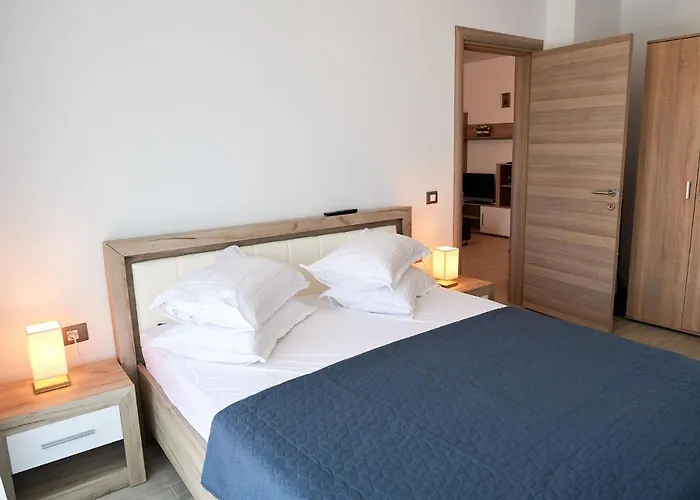 Διαμέρισμα Rubic N Pool *