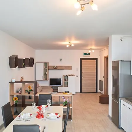 Rubic N Pool דירה *