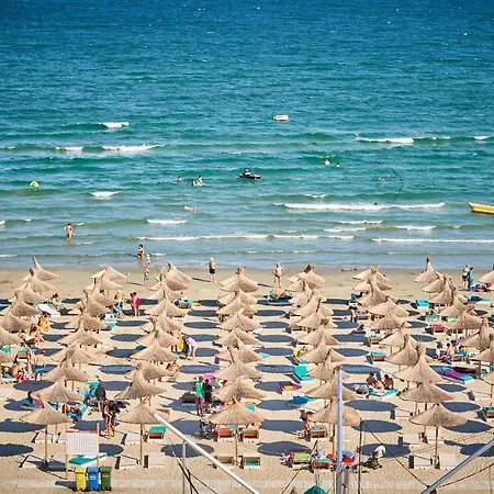 Rubic N Pool דירה