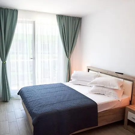 Rubic N Pool Apartment Navodari