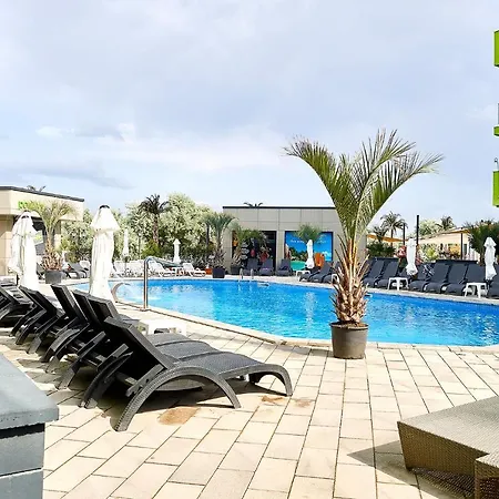 Apartment Rubic N Pool Navodari