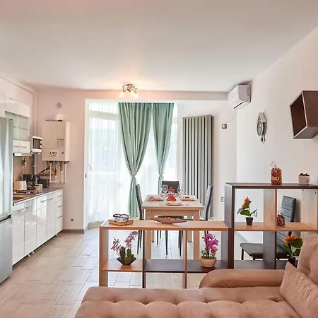 Rubic N Pool Apartment *